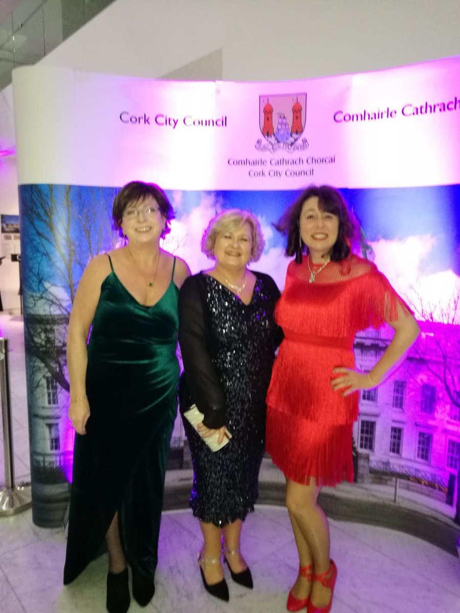 FMNchoir's tweet photo. The team from Baldoyle at the Pride of Place 2018 Awards tonight. Looking great everyone and well done on being awarded runner-up in the Islands & Coastal Community Awards. #ipbpop2018 #baldoyle https://t.co/kYLbBjT646