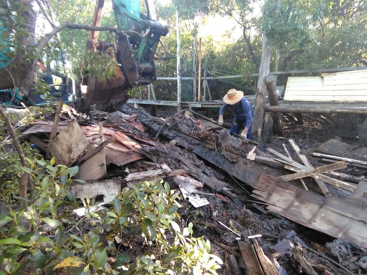 ReefAllianceAU's tweet photo. Congratulations to the Yeppoon Inlet Association Inc. who is a finalist for the Reef Community Champion Award! The group works to improve the quality of water entering the Reef by removing abandoned boats and deteriorating jetty structures. https://t.co/I5mhfQ33Sz #ReefAlliance https://t.co/U8W8OkSZG3
