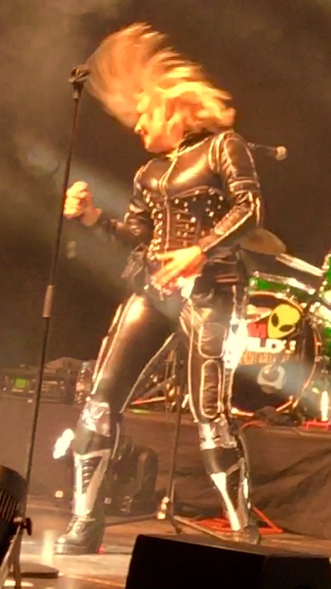 Mon_Lloyd_Day's tweet photo. @kimwilde Dance like itโs your Birthday .... wow, you can rock !!๐ค๐๐พ๐, hope you have a great day. Thankyou so much for the fabulous #herecomethealienstour ๐ฝthis year, we loved seeing you in Hastings and Berlin, absolutely fantastic ๐X๐ https://t.co/3ly68hsS72