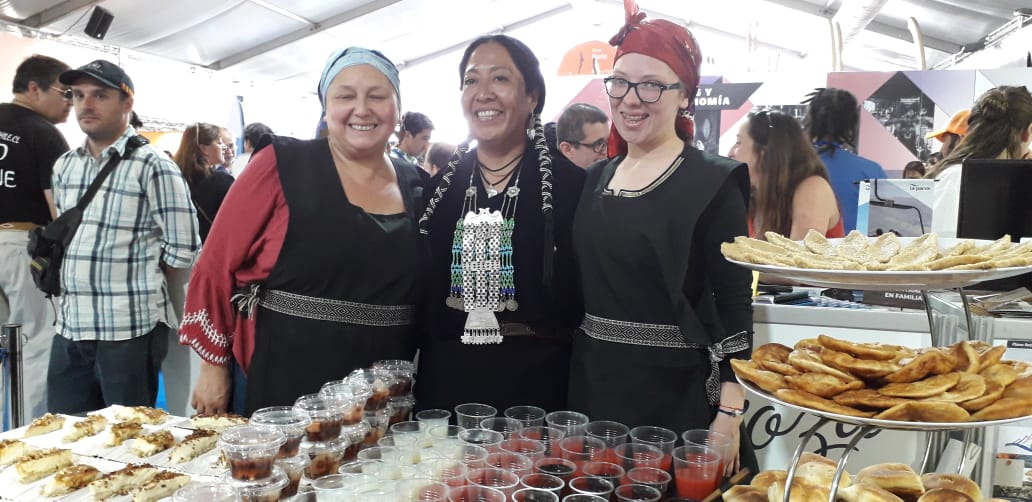 AkuchaPlateria's tweet photo. Comparto el Newen! Küme Newen tañi pu lamngen/hermanas Newen Lamngen! #Cafeteria #Mapuche #tirsodemolina #lachimba #Akuchatour #Stgowarriamew invitadas por #Vyva2018 #Turismo #Viajes @Sernatur_RM @milymasbernat @CONADI_Gob https://t.co/8WKJXHbccU