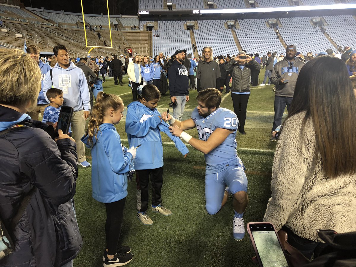 BanksShepherd's tweet photo. Great to run into @JacksonPrep_FB alum @GRAHAMEJP and his family tonight after the big @TarHeelFootball W. All roads lead to Mississippi. #GoHeels #ThisIsPrep https://t.co/3dPTEp4tX1