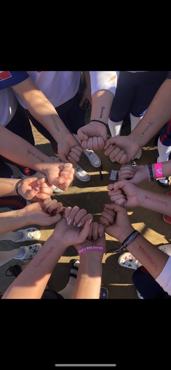 emilee_wade's tweet photo. Family is a understatement. #AlliStrong 💙 https://t.co/N8TLIbxd4h