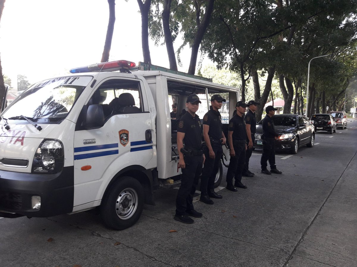 SCPh_PIO's tweet photo. The Manila Police District has established a Command Post and deployed its SWAT @UST to ensure the security of the 2018 Bar. https://t.co/2V2pLXoPZS