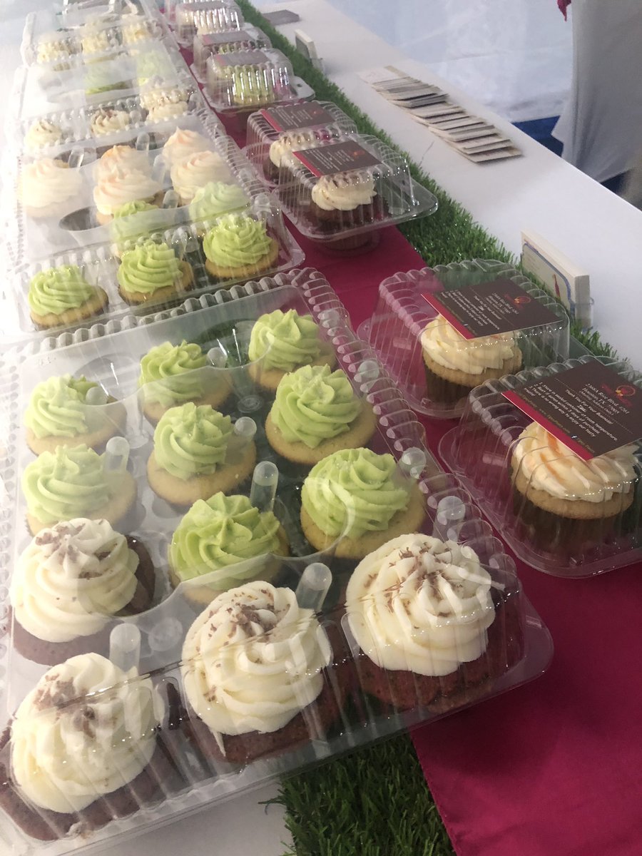 BlueFieldMarket's tweet photo. It’s time! Let’s get this party started #Houston! Party on the Blue going on now with local vendors, live music, food trucks, yard games, sand volleyball, beer, and more! 

Don’t forget to bring your gently used clothing for EaDo Community donation! 

6pm to 10pm - 2619 Polk https://t.co/x9xQi6Ta9t
