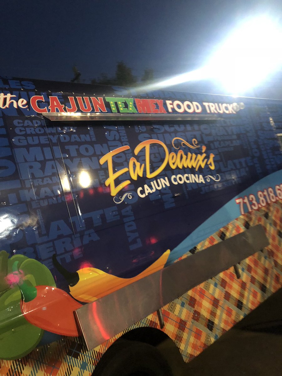 BlueFieldMarket's tweet photo. It’s time! Let’s get this party started #Houston! Party on the Blue going on now with local vendors, live music, food trucks, yard games, sand volleyball, beer, and more! 

Don’t forget to bring your gently used clothing for EaDo Community donation! 

6pm to 10pm - 2619 Polk https://t.co/x9xQi6Ta9t