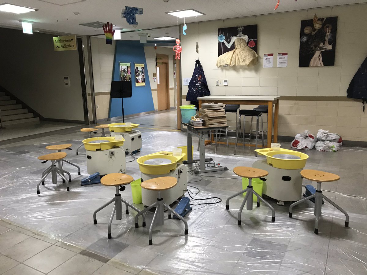 susancckim's tweet photo. Thank you @KLozJohnson1 @RisaKim29 @shandamheath @hryanskim #cindypowell #katekim, staff and all the ss students for helping with these creative spaces. #knightsROK https://t.co/A6eQWkKEhS