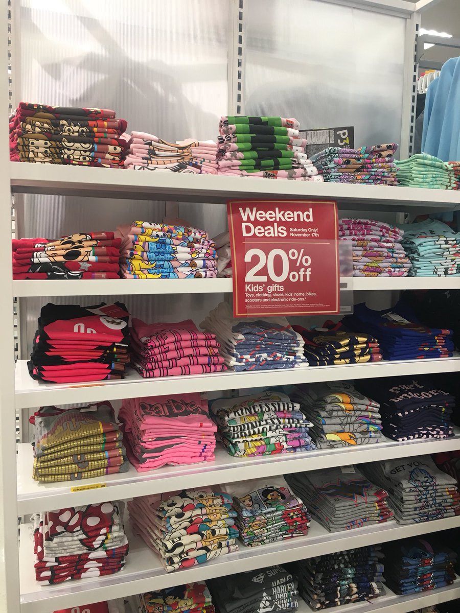 Full tables✔️. Crispy zone✔️. Rocking sales for the weekend✔️. T1212 is crushing Saturday! <a href="/emmamaree71/">Emma</a> <a href="/adriennelebo/">Adrienne Lebo</a>