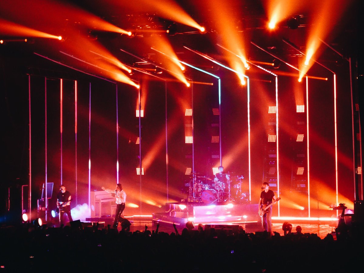 fateofleclerc's tweet photo. » we burned too bright, now the fire's gone, watch it all fall down « @5SOS || #MYTHamburg #MYTMemories https://t.co/sX1V461m3E