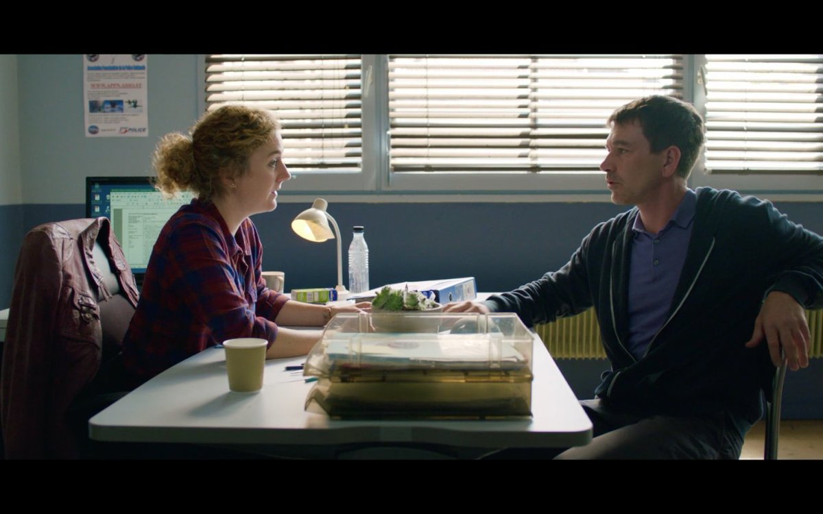 DamienVabre's tweet photo. #FenêtresSurCourts Dans #PeinesPerdues de #BenjaminCharbit, un homme joué par #MarcFraize veut absolument aller en prison suite à une rupture difficile, il se retrouve face à une policière dans le creux de la vague jouée par #JoséphineDeMeaux. Sympathique. https://t.co/JcVaf5Oh51