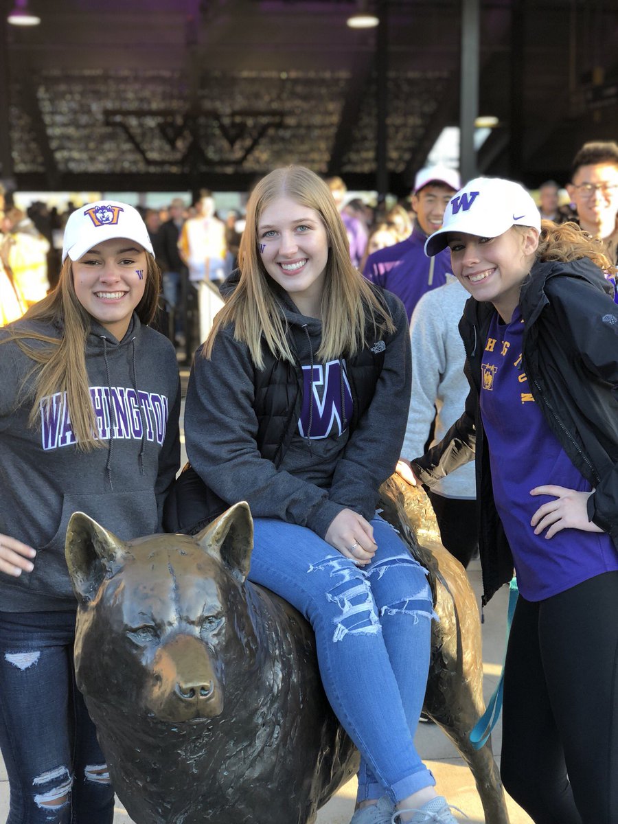 loganfoege's tweet photo. Go dawgs💟💛 https://t.co/1kk9qbuTV0