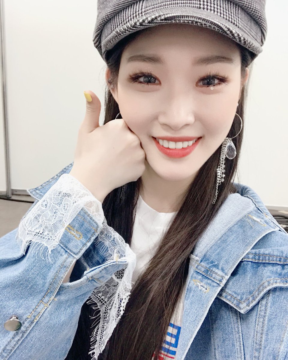 deathby100cuts's tweet photo. Gracias a los chiquitos de @7TEENTZ por invitarme a su día especial y mucha suerte!! I'm already stanning them. #7TEENCB https://t.co/mKSvJnmAHG