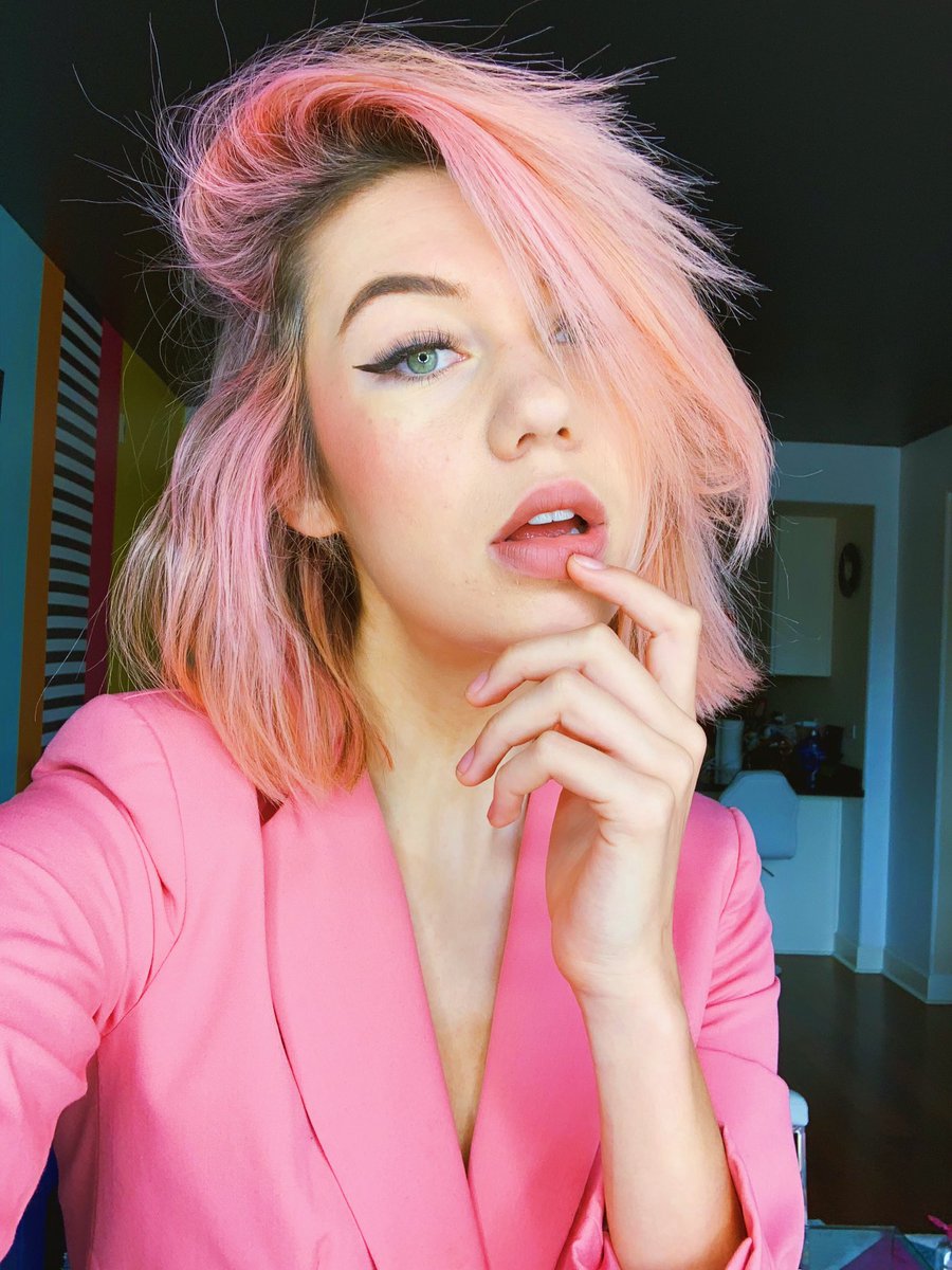 jessiepaege's tweet photo. NEW VIDEO: 10 Benefits of Being Single 

(for those that feel unloved because of their relationship status) 💞

LINK: https://t.co/Ks5mFo2LoH https://t.co/lLGxURNhRj