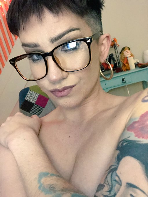 Ready to chat!!! https://t.co/iPrwkiHPtz https://t.co/pWikgK1oY0