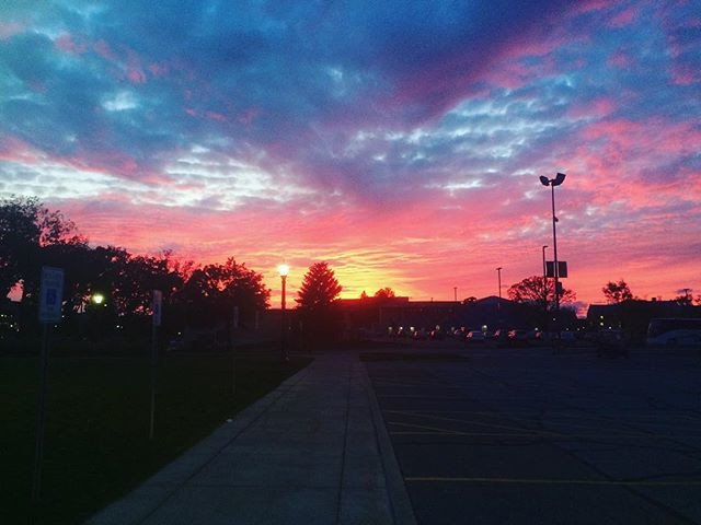 ComicKenNumber0's tweet photo. Reposting @chelseaa.chen:
there’s nothing left to say; this is my last goodbye. 🌅 .
.
.
.
.
#photography #sunset #notredame #sky #sun https://t.co/kWhkaabFAv