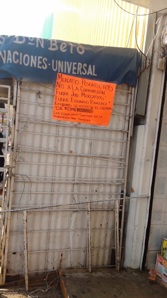 vecinosVillaCoy's tweet photo. Mercado Pescaditos Sta Úrsula #Coyoacán inicia plantón  por #corrupción; denuncian al Jud de Mercados y algunos asesores de @manuelnegrete22 ; hasta Eduardo Ramírez ex secretario Part de Toledo sale a relucir. 
Así la @Alcaldia_Coy  @Claudiashein @A_Encinas_R https://t.co/CnmJM7I2tq