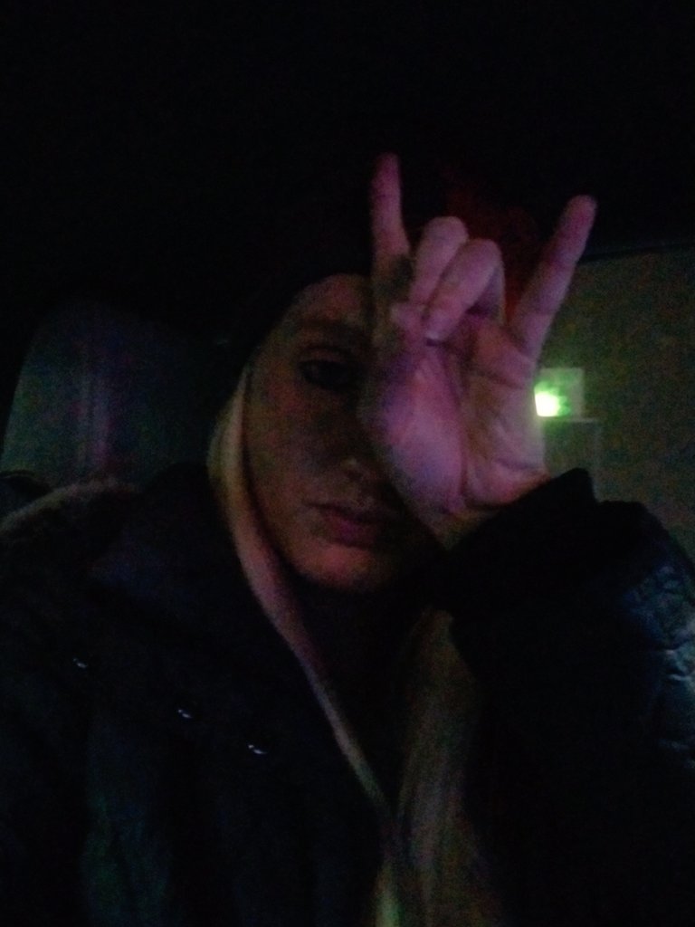 Xononame1's tweet image. Bout to get my first tat to represent Est 4 life mf! Xx #rapdevil Xx @machinegunkelly thank you for your music and family!!❤❤❤🎵🎶