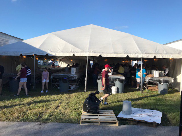 MichaelCBS12's tweet photo. This time of year I enjoy I volunteering my time to help prepare meals for others who are in need this Thanksgiving season.
This year the @BigHeartBrigade is preparing 50,000 meals to give away to those who possibly would not have a meal on Thanksgiving. #cfimpact
@CBS12 https://t.co/HWCBCUBYDc