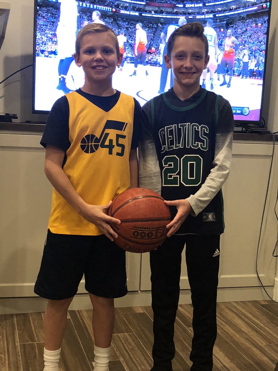 lakensdad's tweet photo. Past and present Jazz hero’s. #LesOlsonIT @utahjazz #UTAvsBOS https://t.co/PDqBiJI3Xt