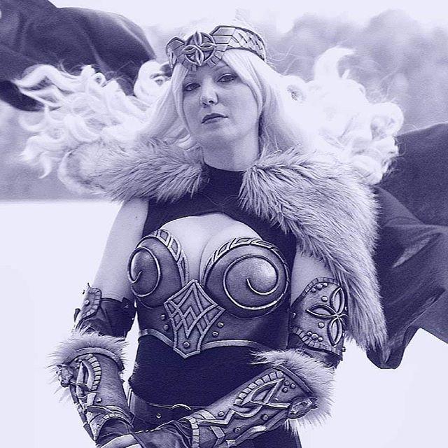 Voidmynx's tweet photo. I think this is one of my all time favorite pictures of Valkyrie.

Photo by @dbssphotography 
#valkyrie #marvelvalkyrie #marvelcosplay #marveldefenders #valkyriecosplay #blackandwhitephotography #zachfischercosplay #worblasblackart #worblasfinestart #cosplay #cosplayersofins… https://t.co/MQ1qpzoo9t