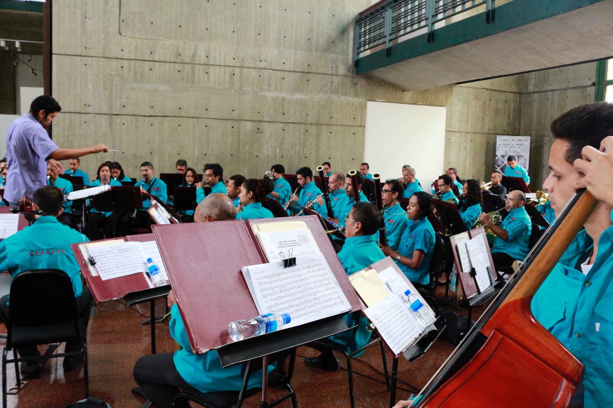 twitergan's tweet photo. Recibimos con con gran honor en La Galeria de Arte Nacional @twitergan a la Banda Marcial de Caracas que nos deleito con un nutrido repertorio. @fundacionmuseos @minculturave @VillegasPoljak https://t.co/6E4s5qAqT6
