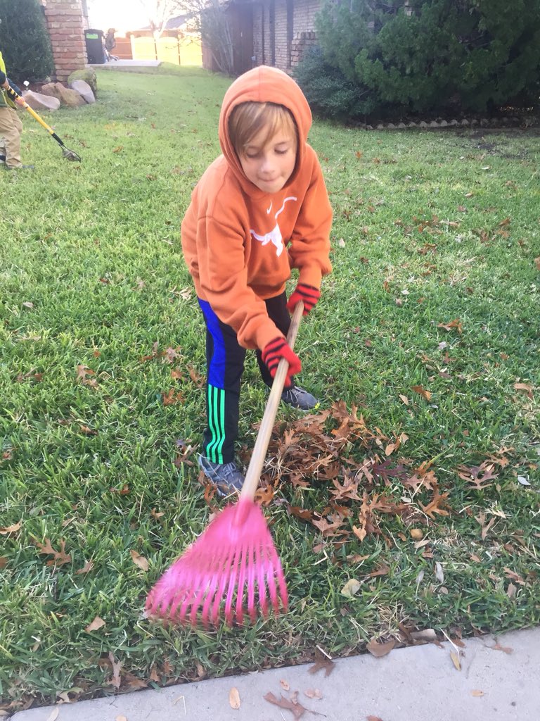 JoniTaylor1's tweet photo. Great Rakesgiving! Serving our neighbors! @MKBMavs #MKBMavs https://t.co/Rv93HrcHMB