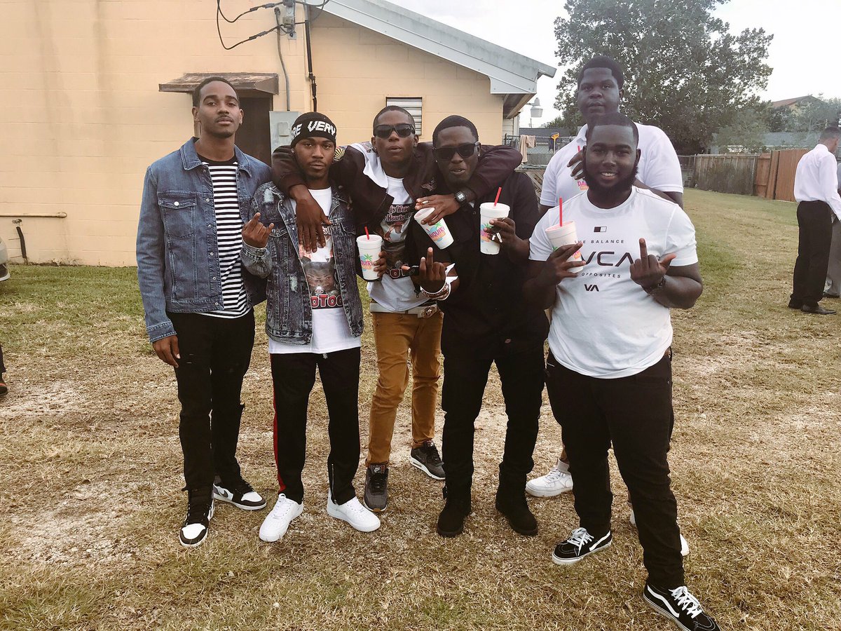_DearMommaa's tweet photo. Thru the pain we held you down today bro💔 #LongLiveTooToo🕊 https://t.co/KAui18Y3dM