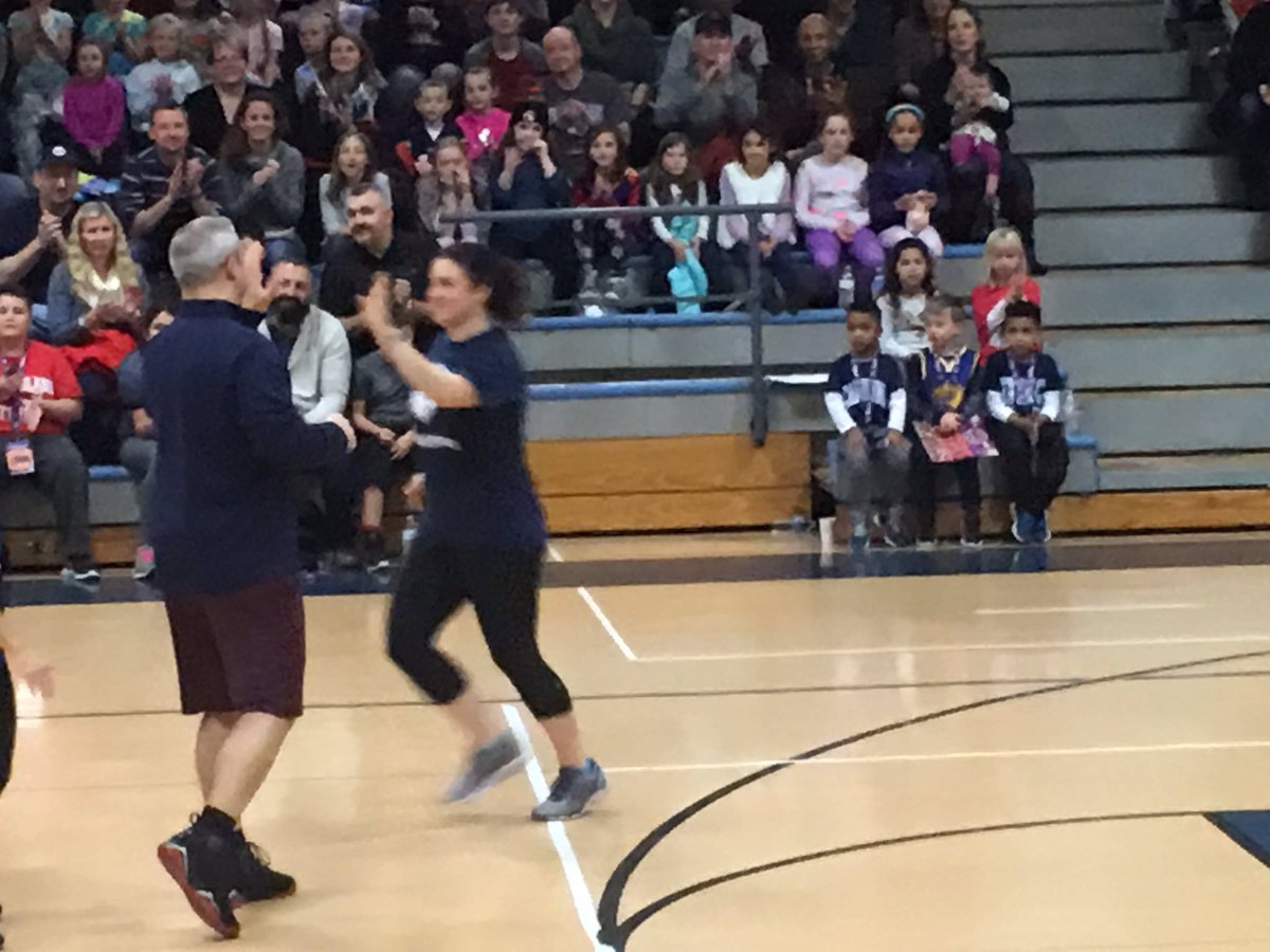 DT_Bobcats's tweet photo. What’s better than watching the Wizards game?! Watching your first grade teacher PLAY in the Wizards game! Thanks to Mrs. Papadopoulos for representing Franklin and Davis Thayer last night! 🏀🏀🏀@FranklinPSNews @PapadopoulosAA #DTDaily https://t.co/F94HIg7xps