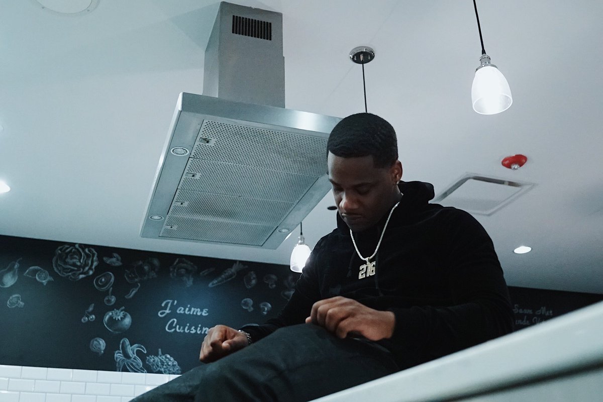 packzcorleone's tweet photo. I GOTTA BE MORE PERSISTENT! 
LONGEVITY ONLY THING WORRYIN’ ME, I GOTTA KEEP IT CONSISTENT. #LordKnows #216 #NOB #UEMgmt :PhotoCredit📷 @lvtrkevin https://t.co/LfN6vQzPgg