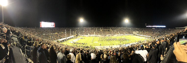 themiznesss's tweet photo. To all those “you don’t fill your stadium” haters...bite me #GoKnights #ChargeOn #UCF #BeforeKickoff #BeatCincy https://t.co/HmeTjsWPMs