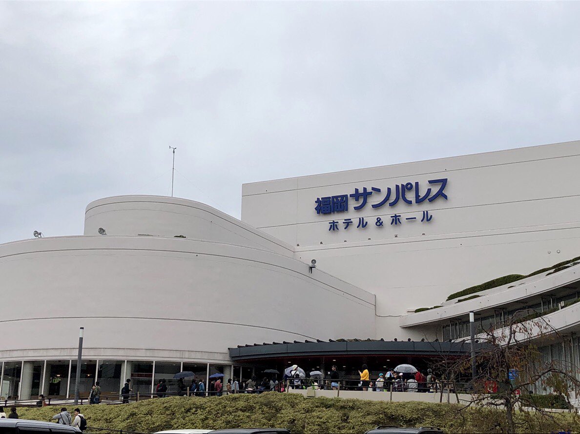 LittleGleeMonst's tweet photo. ツアー17日目！福岡！！
本日、機材席開放につき若干枚数ですが当日券の販売が決定しました！

11月18日(日)
会場：福岡サンパレス
当日券：7500円（税込）
販売開始時間：16:00〜
販売場所：入場口付近当日券販売所

※先着順でのご案内となります。
購入希望の方は直接会場までお越し下さい。 https://t.co/p9EjNedWNW