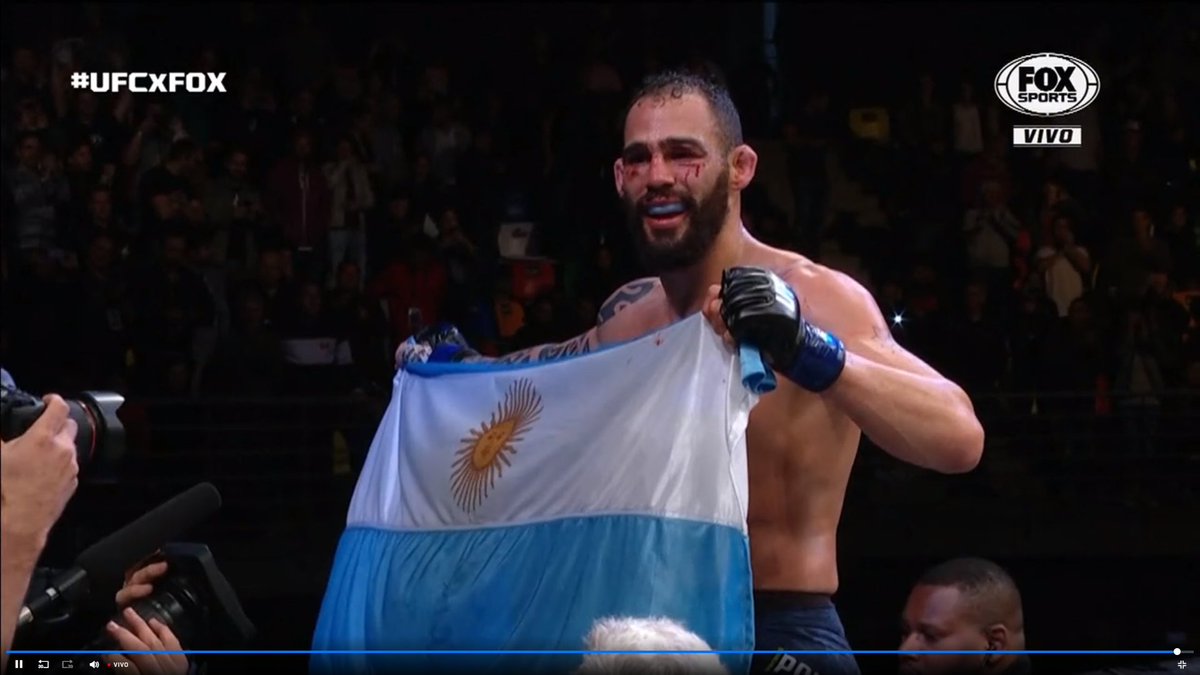 TaloSenna37's tweet photo. #ufcxfox vas a ser el CAMPEÓN DEL MUNDO!!!!! ANIMAL!!!!!!!🙌😝 https://t.co/134XVsH9iT