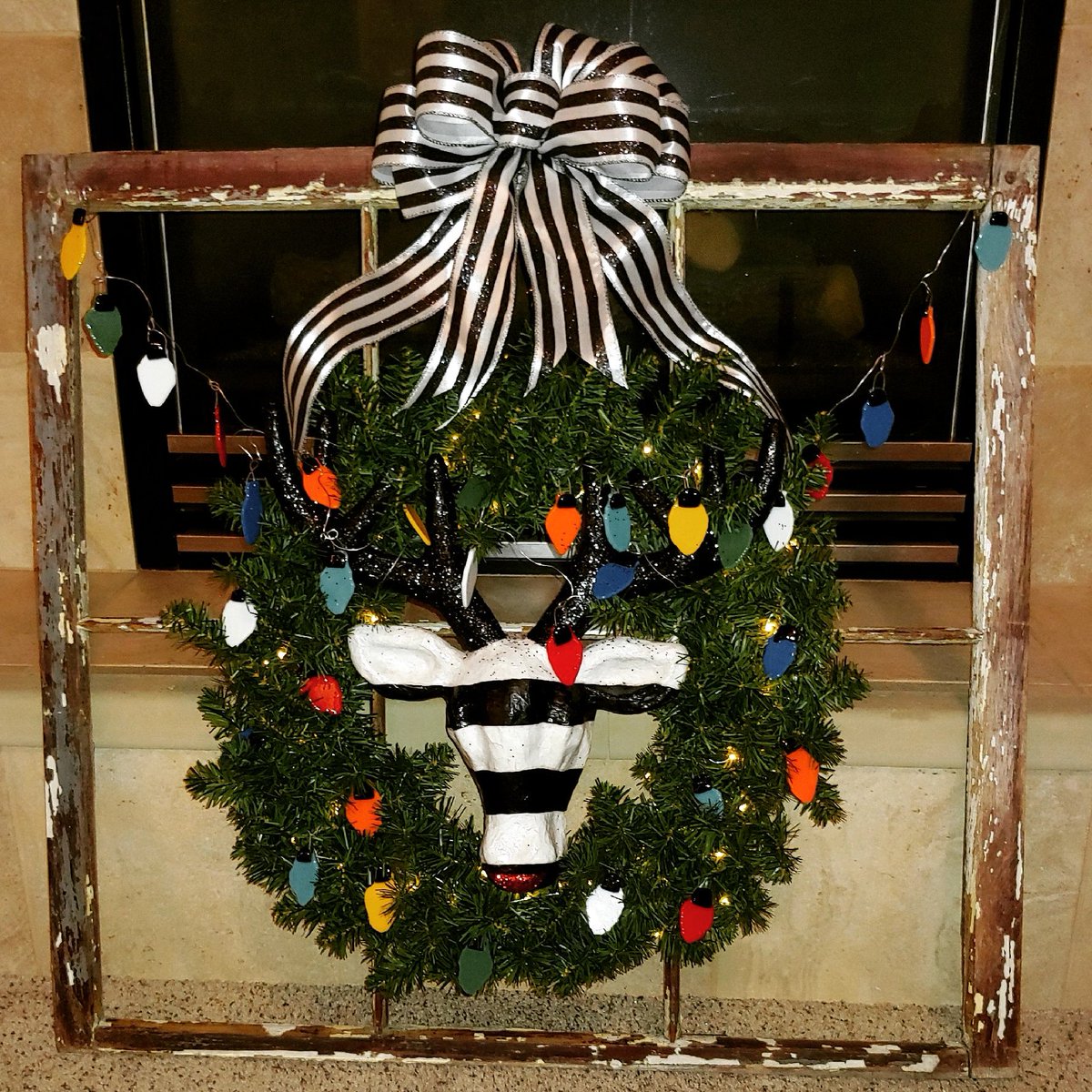 moniemans's tweet photo. Our Festival of Trees wreath. Students made glass lightbulbs and covered head and antlers with tissue paper. 🦌🎄 LOVE it! #bsdpride #bsdallstars https://t.co/jLYhjELGqo