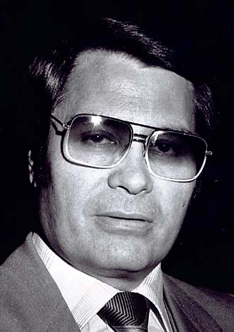 deathbyhibachi's tweet photo. American #cult leader #JimJones shot himself in the head #onthisday in 1978.

#otd #Jonestown #massacre #PeoplesTemple #founder #suicide #FlavorAid #Guyana #religion #racialintegration #rainbowfamily #massmurder #cyanide #poisoning #JamesWarrenJones https://t.co/NxRVlSBQMk
