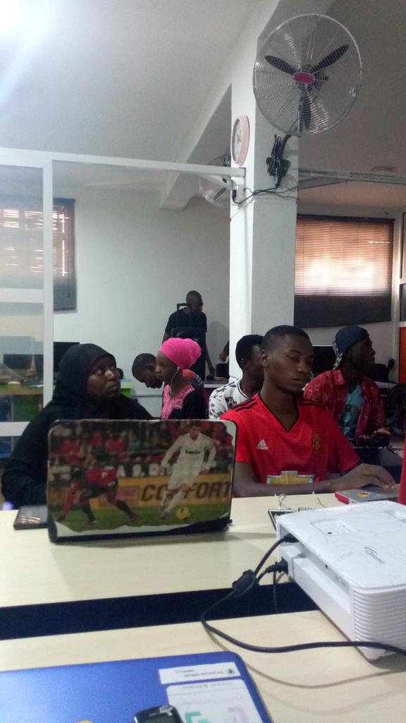 jjaykon's tweet photo. Yesterday meetup was fun and lite.... #mtm #Minnatechmeetup #TechMeetup #gdgminna #DSCIBBUL #DSCSSA #DSC #Paritie #ParadiseFire @minnatechmeetup @GDGMinna @dscibbul @nnamdei @sadiqful_ @santos__vito @abdullahibnkawu @Prinze_bash @paritieltd @bynalab https://t.co/vRYiuYQkM4