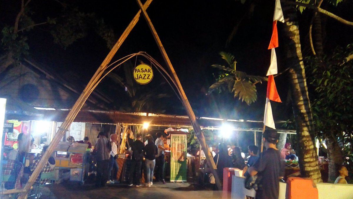 YogyakartaV's tweet photo. The 12th Ngayogjazz was held on 17 November 2018. Ngayogjazz is an annual Jazz festival  performed in a kampoeng in Yogyakarta province. With five stages and thirty six performances lasted until midnight. Wanna enjoy free jazz and local food? Come again next year!!! #ngayogjazz https://t.co/OG2oRZrRz8