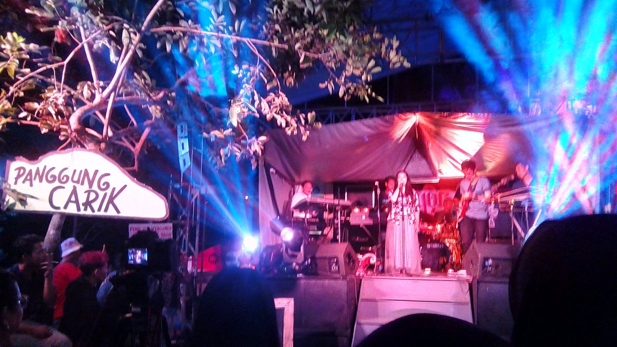 YogyakartaV's tweet photo. The 12th Ngayogjazz was held on 17 November 2018. Ngayogjazz is an annual Jazz festival  performed in a kampoeng in Yogyakarta province. With five stages and thirty six performances lasted until midnight. Wanna enjoy free jazz and local food? Come again next year!!! #ngayogjazz https://t.co/OG2oRZrRz8