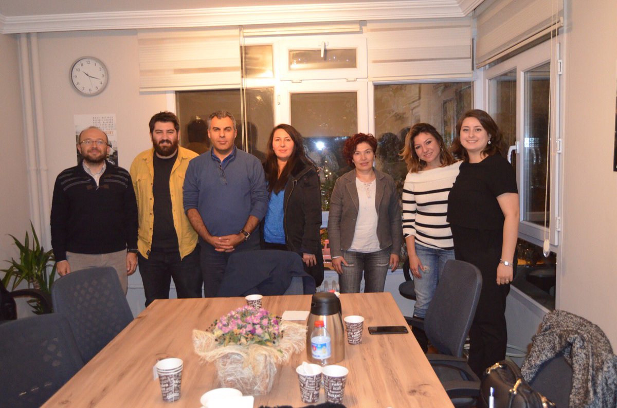elifakinyuksel's tweet photo. Medya Akademi #Ankara Ofisi’nde #MedyaOkumaları’nın ikincisini tamamladık. Medya Akademi eğitmeni ve danışmanı Talha Dereci koordinatörlüğünde #Spotlight filminin okuması yapıldı. Talha hocamıza ve tüm katılımcılarımıza teşekkür ederiz.
#MedyaAkademi https://t.co/KKHMcHClYx