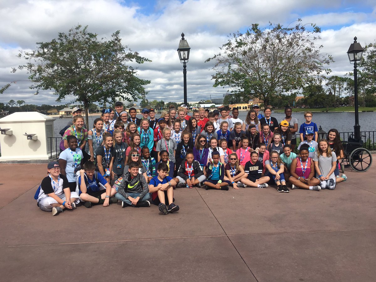 CrystalparkerCP's tweet photo. Enjoyed a great week at Disney laughing and leaning with these awesome kids. #disneyYES @MasonCoSchools @mcmsroyalnews https://t.co/ivo7iENeGC