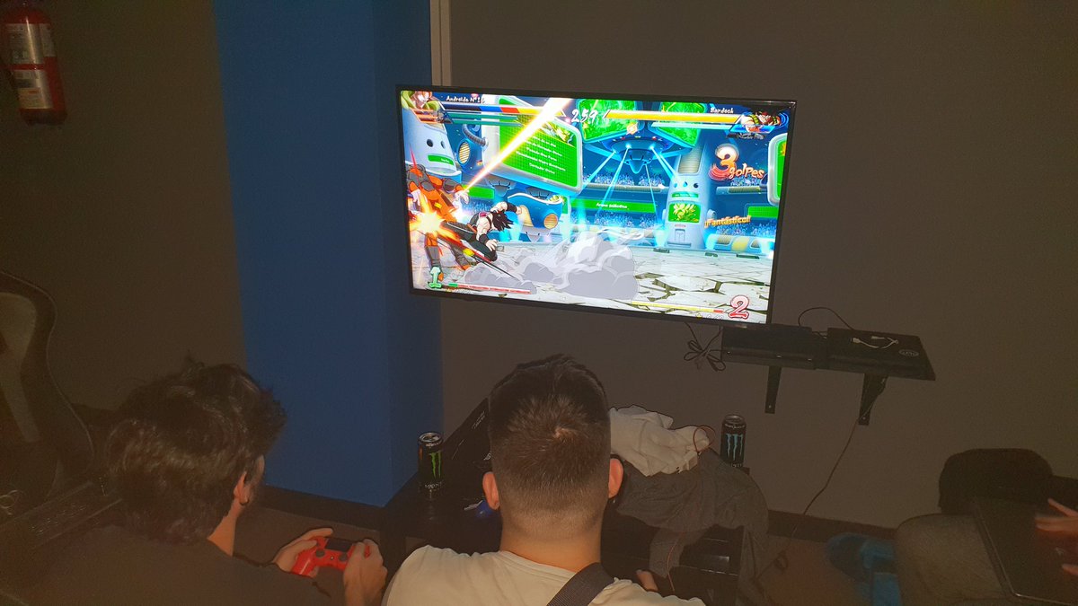 HuelvaFGC's tweet photo. Noche de vicio en #evolutiongamingcenter https://t.co/jM9dxJz6wJ