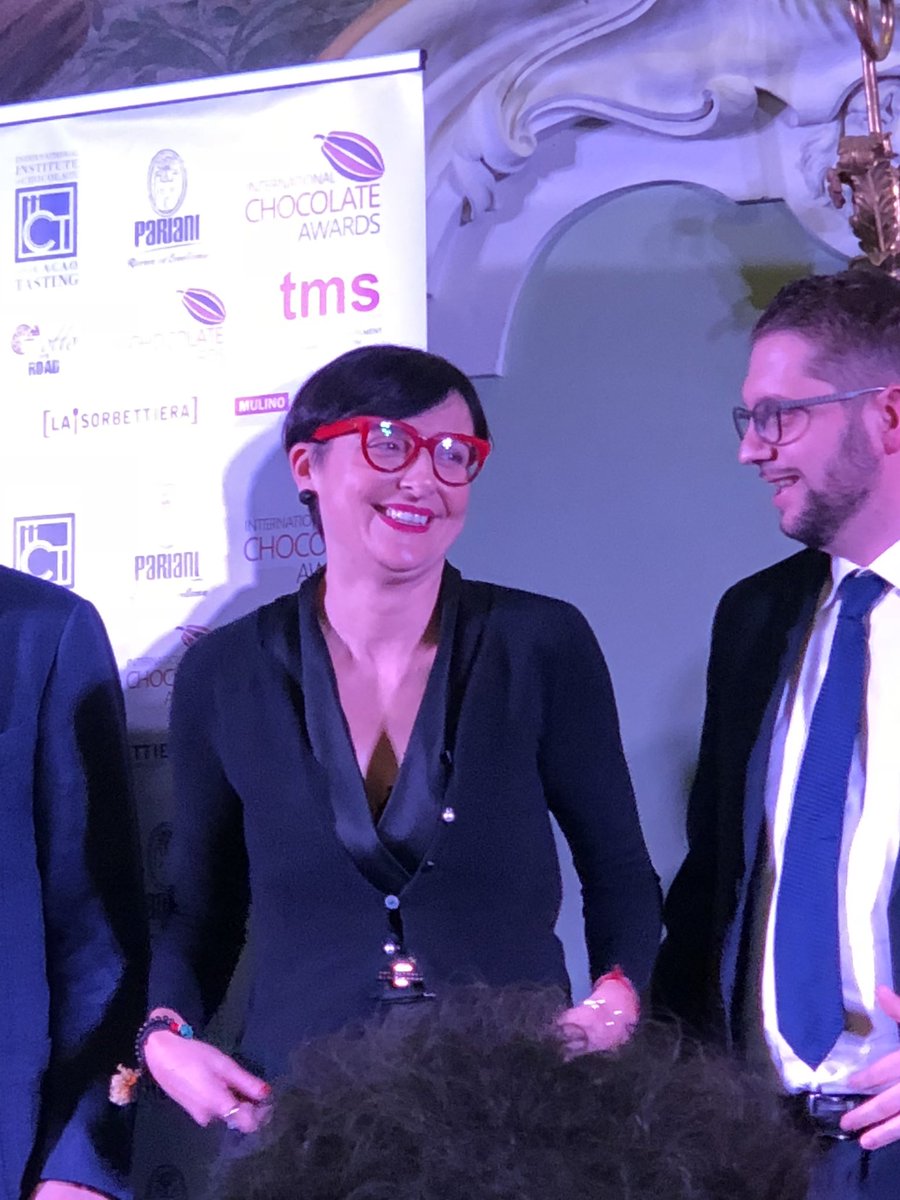 dessertpromag's tweet image. @PasticceriaInt’s #liviachiriotti on stage with fellow @ChocolateAwards sponsor @ParianiLab’s #Mattiapariani to help present #WorldFinalChocolate awards to this year’s winners at the beautiful #palazzoximenespanciatichi in @visitFlorence!