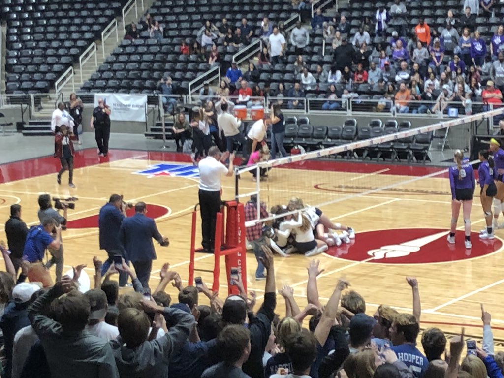 bbasil01's tweet photo. Congratulations to @fmladyjags Volleyball! STATE CHAMPIONS!!!!
#JagNation #WeWillWin https://t.co/bEXYqKOnp4