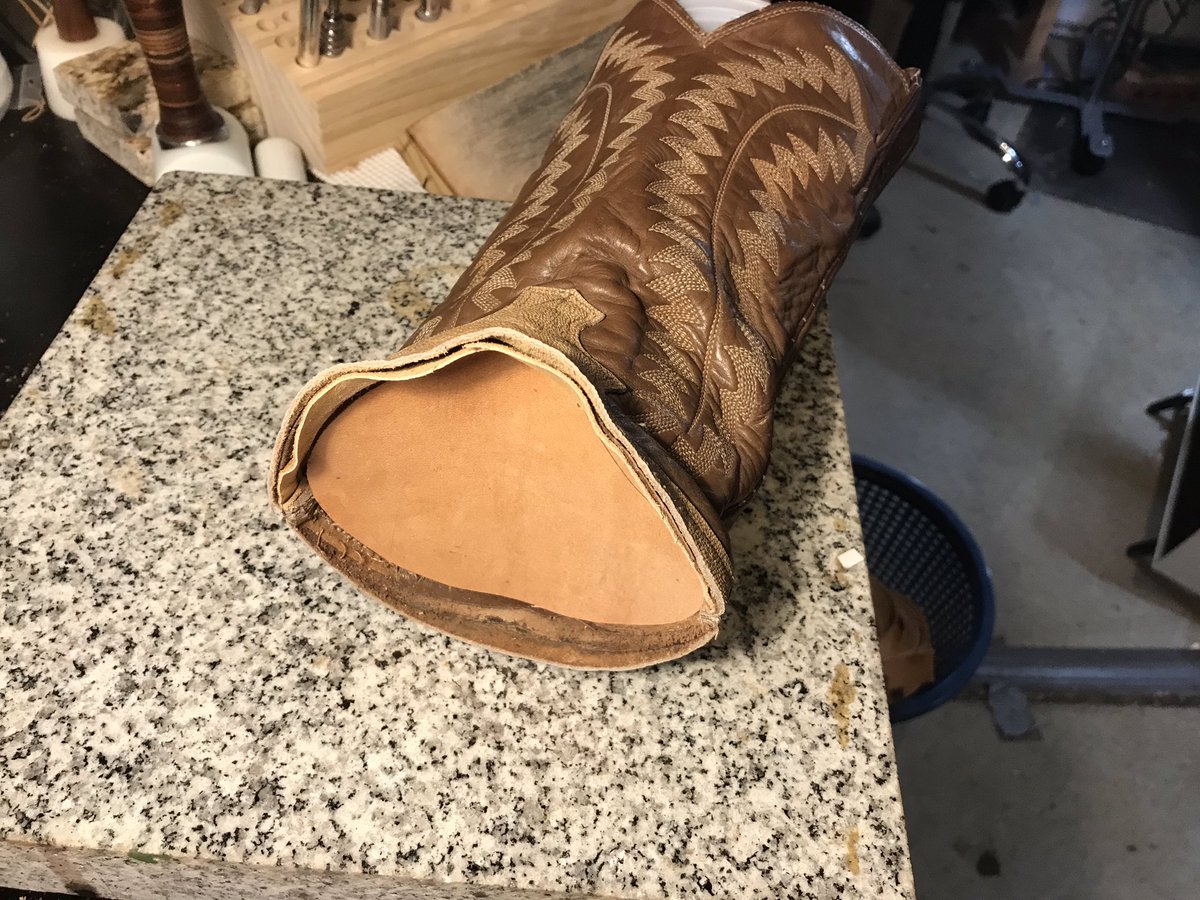 EncoreLeather's tweet photo. Working on making this old boot into a purse. Doing this one for practice before I do a pair of boots as memorials—two purses for two daughters who miss their father. Pretty special! #bootpurse #handmadeisbetter #EncoreLeatherDesigns #etsyseller https://t.co/zR1giMF9K0