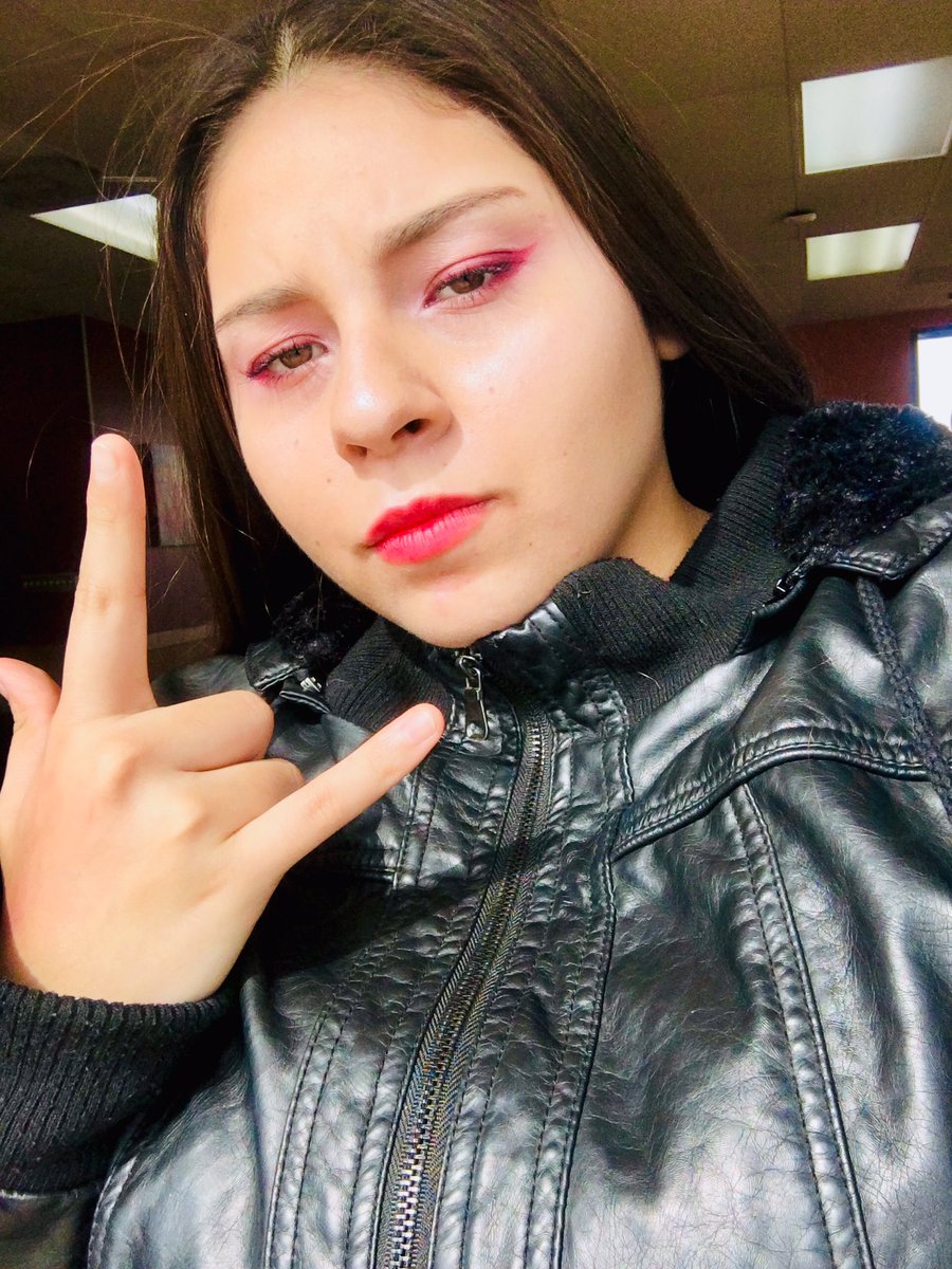 SamyDrawings's tweet photo. Love is a piece of shit #redmakeup #loveisshit https://t.co/umj6bNVSDT