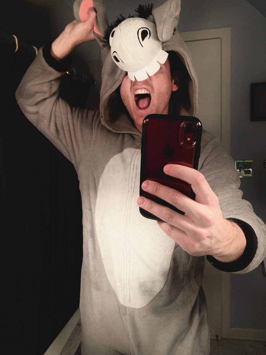 lunaroyaloak's tweet photo. @lunaroyaloak's 2nd Annual Onesie Jam is this Wednesday, November 21st!! But Tonight, Suspenda is wearing His Early!! $2 U-CALL-ITS till 11pm &amp; Shout Out Specials!! https://t.co/uR95bF6tsT