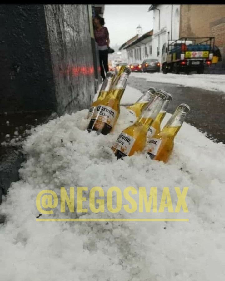 NEGOSMAX's tweet photo. Así se aprovecha el #Granizo y el frío en mi lindo #Quito #Corona #Ecuador #Uio #Frio #Frozen #Granizado #Hielo #Nieve #Nevado #Diluvio #lluvia #Aguacero #Salud #Cheve #Cerveza #Negosmax #NegociosAlMaximo #BlockChain #BTC #TcoinTCN #TCN #Bitcoin #Repost #TradeByTrade #BetByBet https://t.co/r7QvRjBXrk