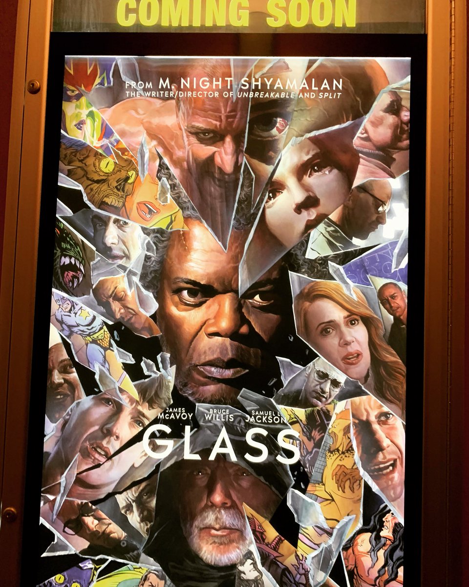 thealexrossart's tweet photo. Spotted at the theater! #glassmovie @GlassMovie @MNightShyamalan @SamuelLJackson https://t.co/3E3AbzZxFC