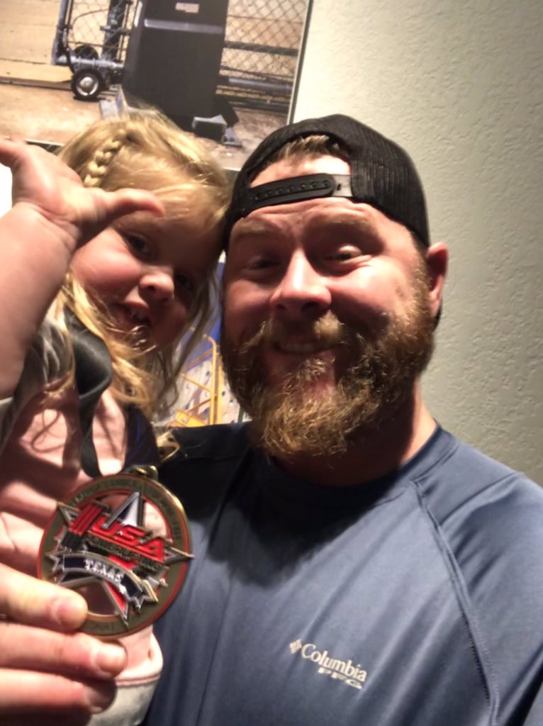 claytonadams31's tweet image. I got first place in the USA Powerlifting Men’s Raw Open SHW division at the Brawl in the Falls
Squat 185kg/407.8lbs (dumped my second attempt which set me back)
Bench 132.5kg/292.11lbs
Deadlift 207.5kg/457.45lbs 
#chronosstrength #70sbig #usapl #strengthtraining #powerlifting