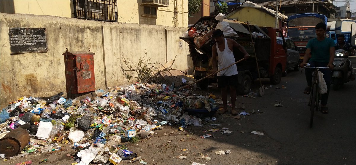 firozeshakir's tweet photo. The Life of the #MunicipalConservancy Staff..
The original footsoldiers
Of Modijis #SwacchBharat
#BMC cares more for it's contractors than its conservancy
staff.
#Bandra
#Hward
#strike https://t.co/po43jSsMcV