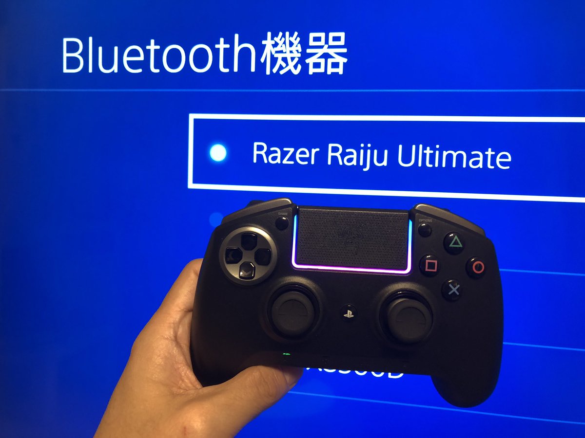 40game Razer Raiju Ultimate 前作から形状も少し変わりました 純正やnaconと比べると重く大きめなのは人を選ぶかもです スマホアプリで簡単に設定できるのも 下位モデルraiju Teは十字キーが手前にあるxboxタイプ なのでご注意を