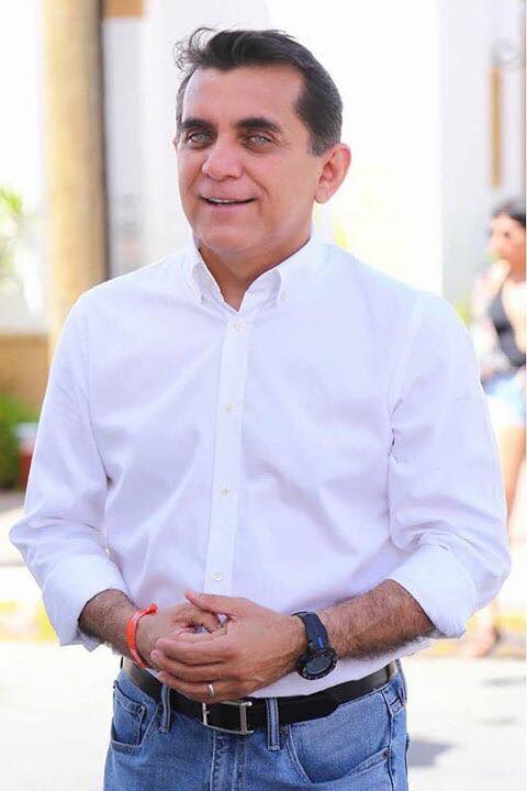 MiguelRamonSII's tweet photo. La vida es simplemente un cúmulo de cosas sencillas que se dan con dos palabras: Si y No; hoy el SI rige mi vida y solo así lo demás llega por añadidura. Yo tengo #ConfianzaPorQuintanaRoo https://t.co/TkPLUKsJTE